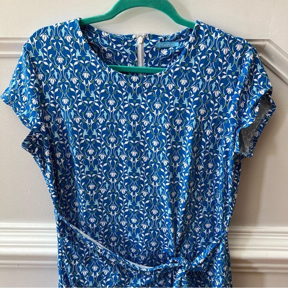J. McLaughlin Crewneck Short Sleeve Faux Wrap Dress Blue Floral - Picture 3 of 12